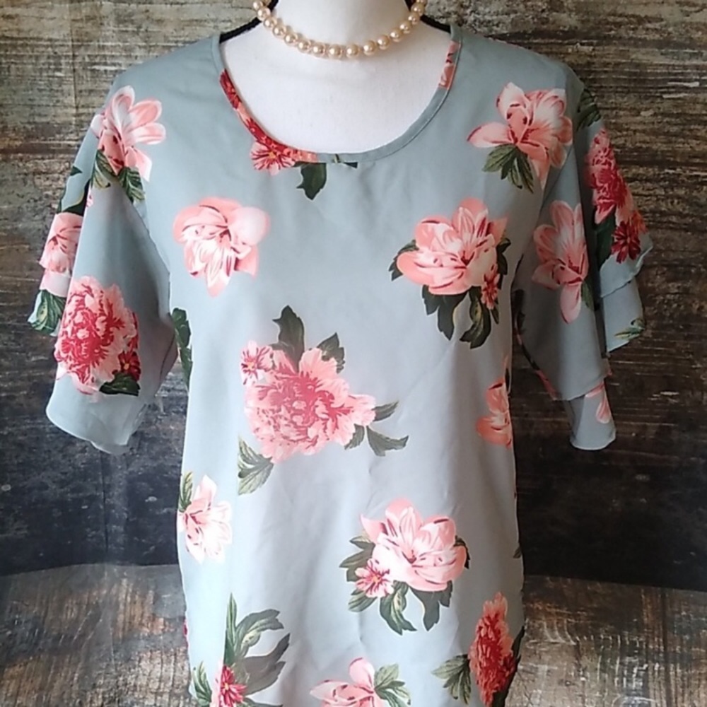 Beautiful sheer blouse 🌸 🌺